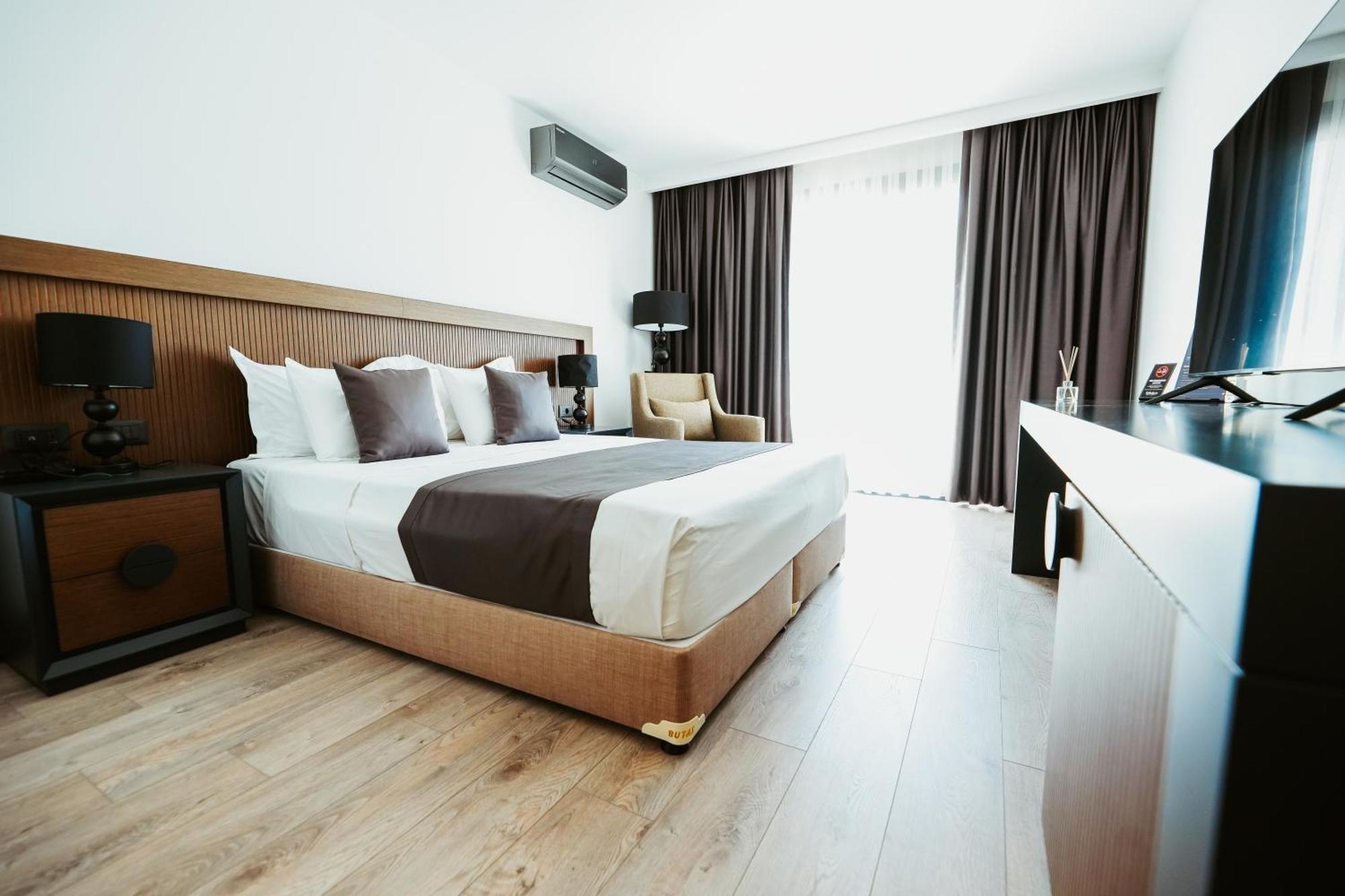 Palladium Beach Hotel- Private Beach Included Дхерми Экстерьер фото